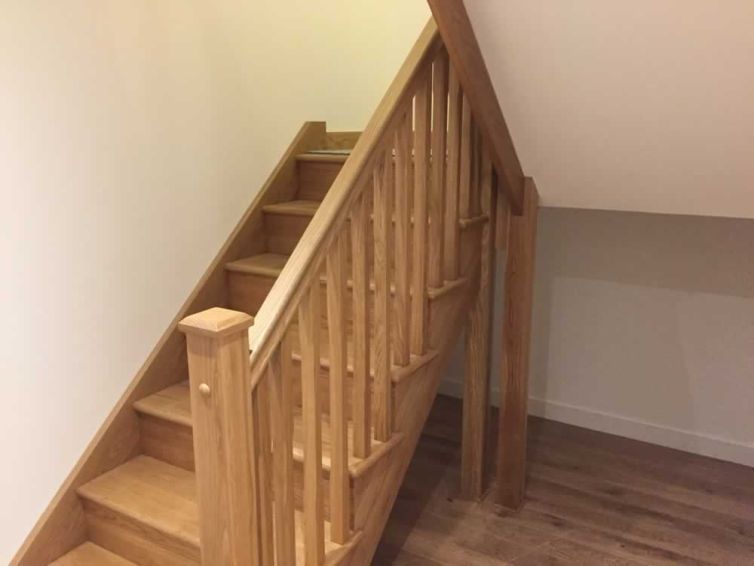 Oak staircase fitting